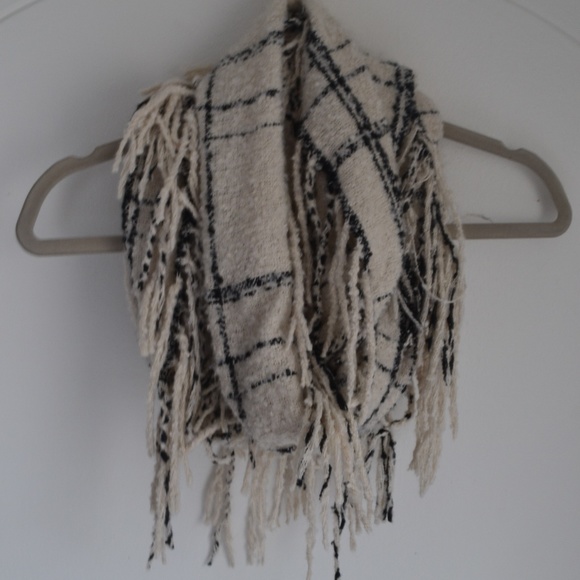 Shaggy Infinity Scarf - Picture 1 of 2